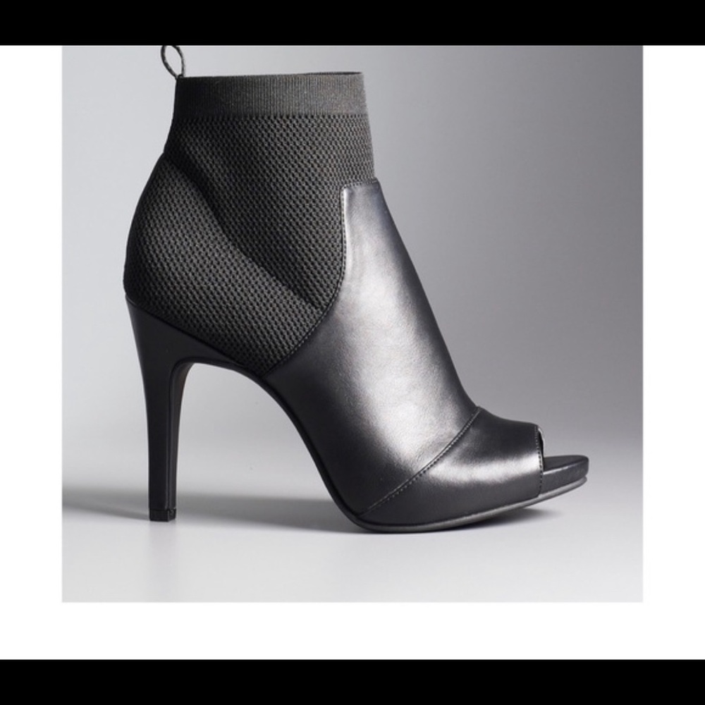 Simply Vera Peep-Toe Sock Heel Bootie Size 6